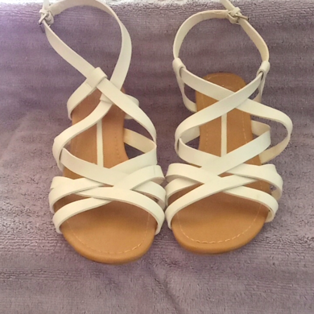 New Directions saddles size 8.5. Small wedge